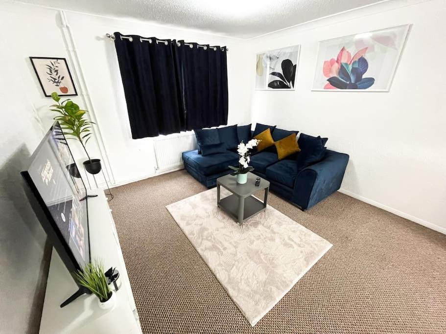 3 Bedroom House With Free Parking Chatham  Bagian luar foto